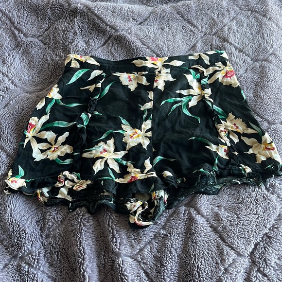 Zara pleated high waisted shorts - Picture 1 of 2
